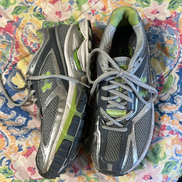 Gray Under Armour tennis shoes - Picture 3 of 7